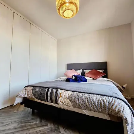 Le Guillabert - T4 En Plein Centre דירה