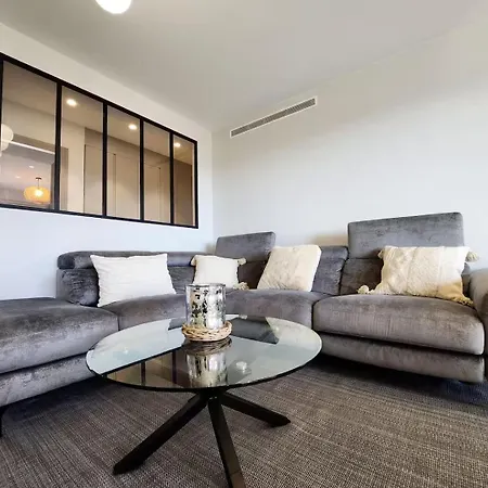 Le Guillabert - T4 En Plein Centre דירה אנטיב