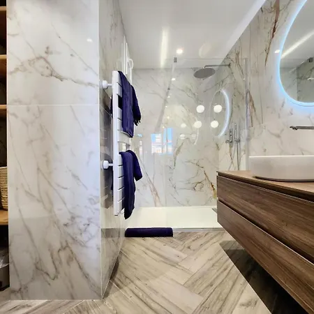 Le Guillabert - T4 En Plein Centre דירה אנטיב