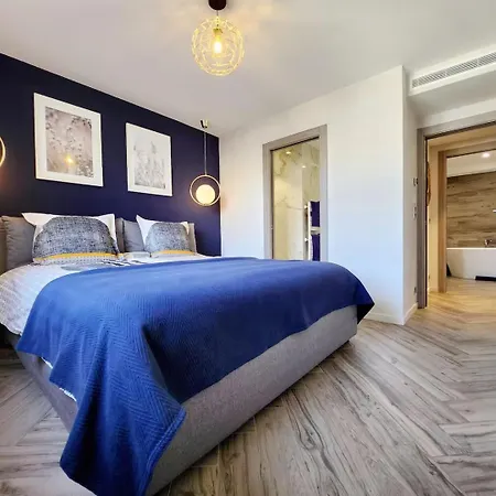 Le Guillabert - T4 En Plein Centre דירה אנטיב